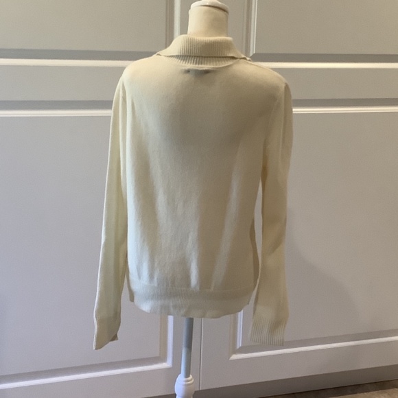 Prive Size Medium Creme - Picture 2 of 3